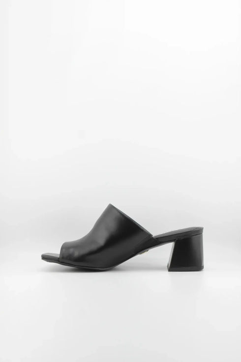 Jorge Bischoff Elegant Leather Block Heel Mules